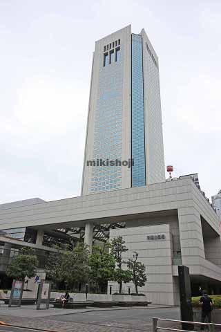西新宿の東京オペラシティビル 外観1