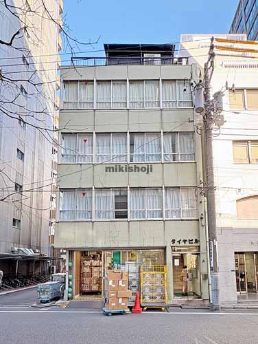 タイヤビル 外観