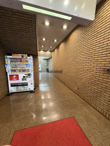 古久根ビル エントランス1