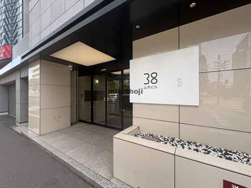 北区の３８山京ビル エントランス2