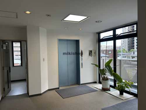 上杉オオウラ エレベーターホール1