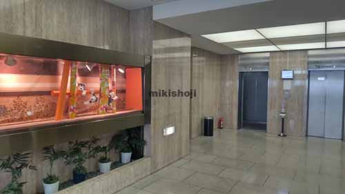 ショーケー本館ビル エントランス1