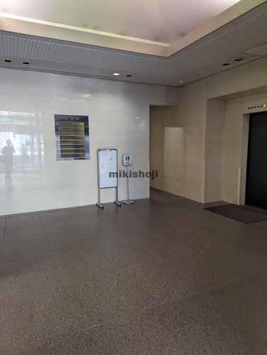 日進青森ビル エントランス2