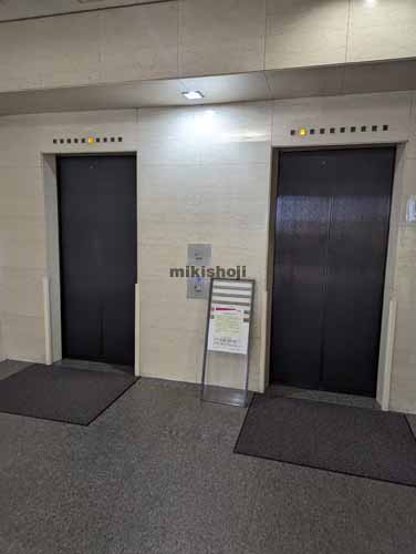 日進青森ビル エレベーターホール1