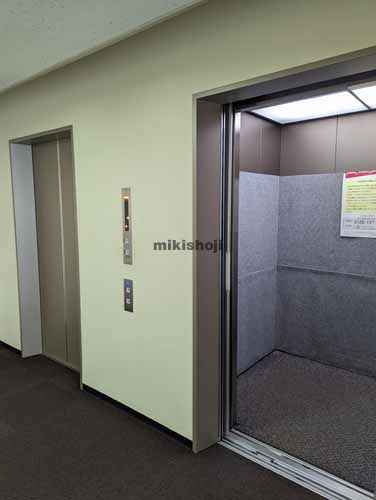 日進青森ビル エレベーターホール2