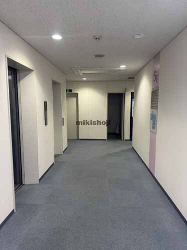 泉エクセルビル エレベーターホール1