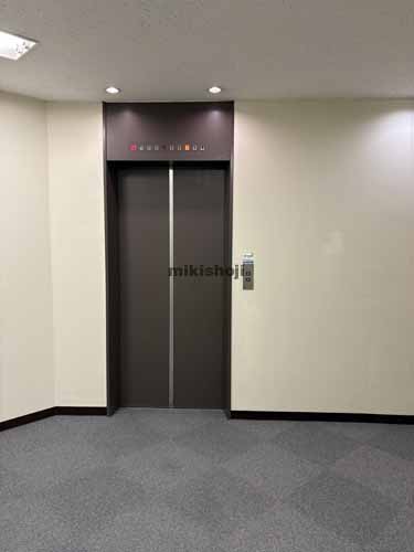 新横浜中村ビル エレベーターホール1