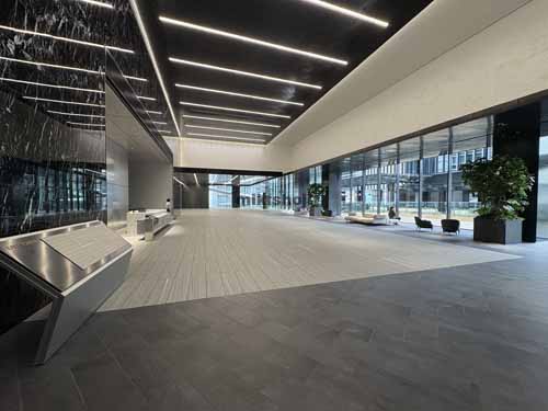 横浜シンフォステージ　イーストタワー エントランス2