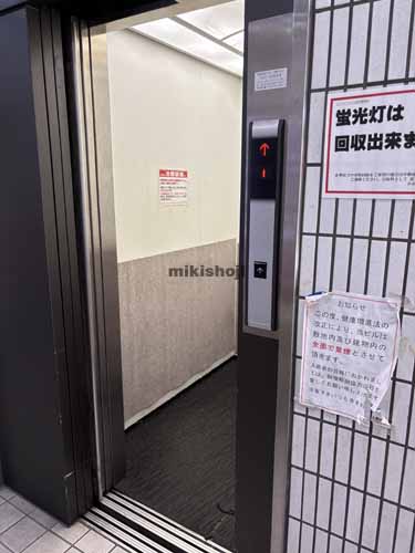 メイヨンビル エレベーターホール1