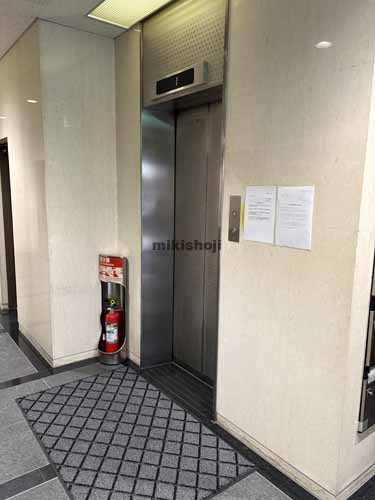 名駅・那古野の名駅桜ビル エレベーターホール1