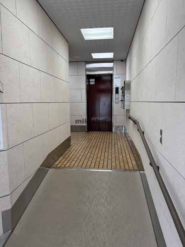 一宮市全域の石照ビル エレベーターホール1