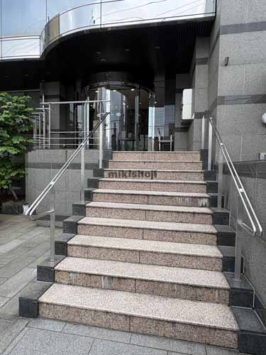 岐阜市全域の丸杉岐阜駅南ビル エントランス1