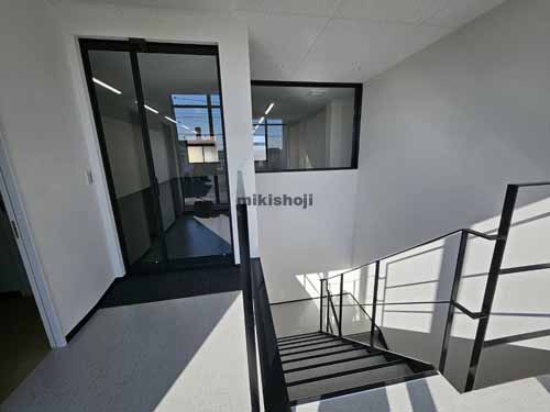 ＭＴ倉庫付事務所 貸室内1