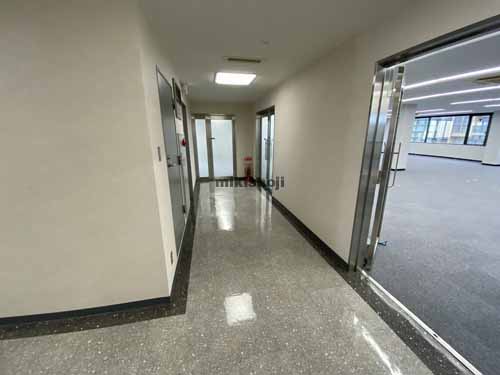 マークベストビル エレベーターホール2