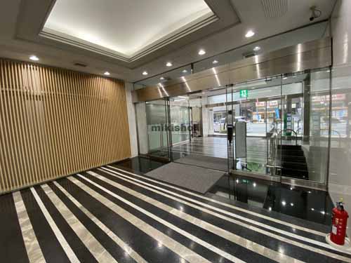 沢の鶴ビル エントランス4