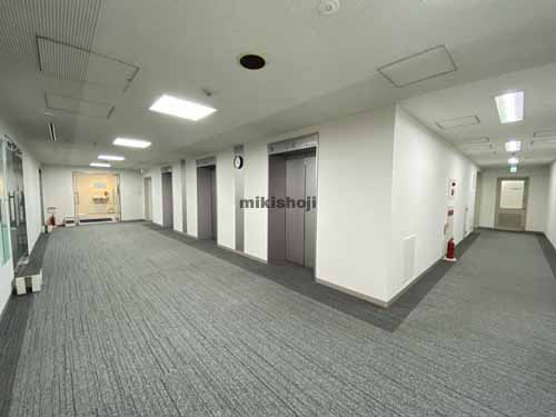 沢の鶴ビル エレベーターホール1