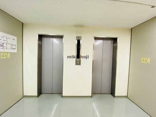 又一ビル エレベーターホール1