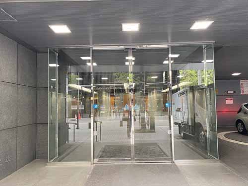 高麗橋ウエストビル エントランス1