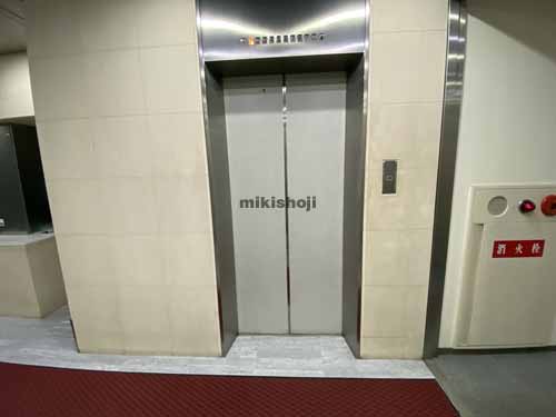 長堀八千代ビル エントランス6