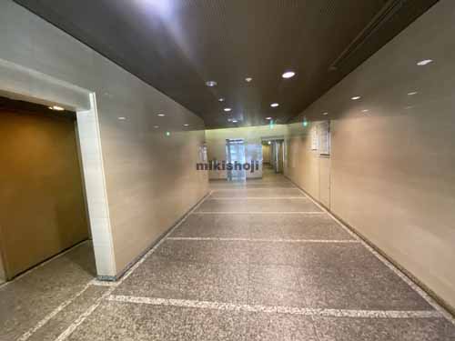 大阪岡本ビル エントランス6