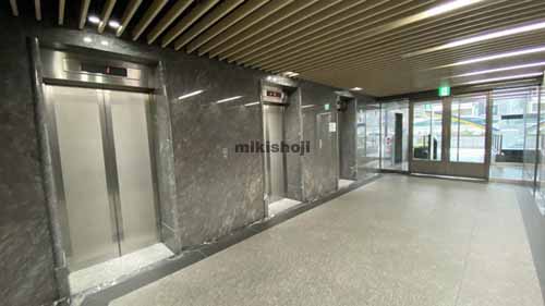 辰野心斎橋ビル エントランス4