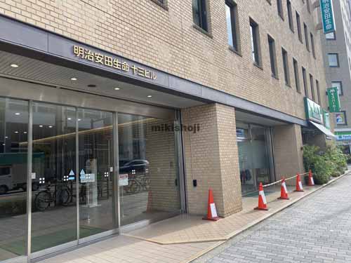 明治安田生命十三ビル エントランス4