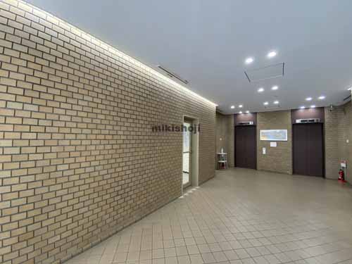 明治安田生命十三ビル エントランス7