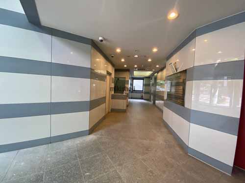 商業ビル エントランス4