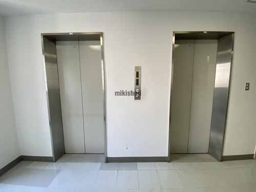 商業ビル エレベーターホール1