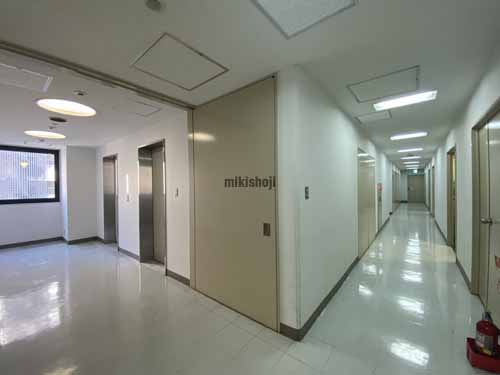 商業ビル エレベーターホール2