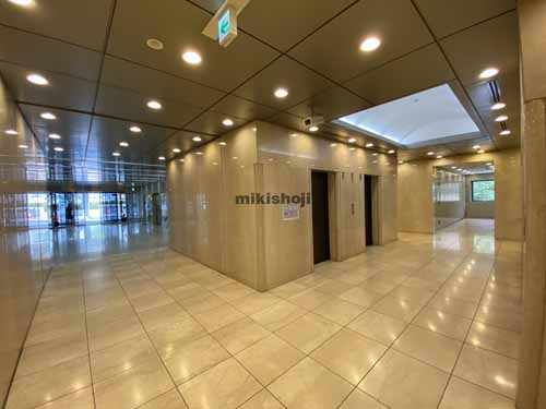 第一火災千里中央ビル エントランス8