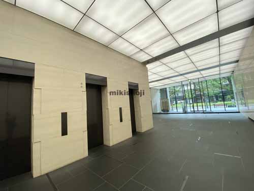 京阪神御堂筋ビル エントランス4