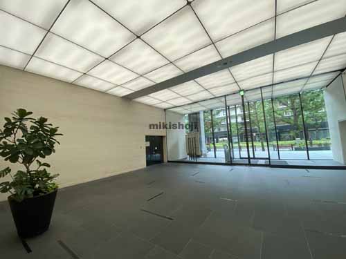 京阪神御堂筋ビル エントランス5