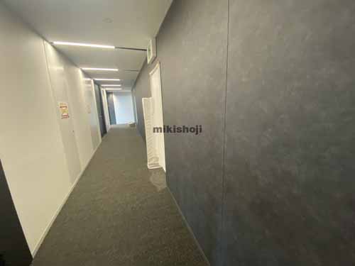 南船場のクオーツ心斎橋ビル エレベーターホール1