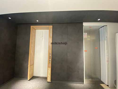 南船場のクオーツ心斎橋ビル エレベーターホール2