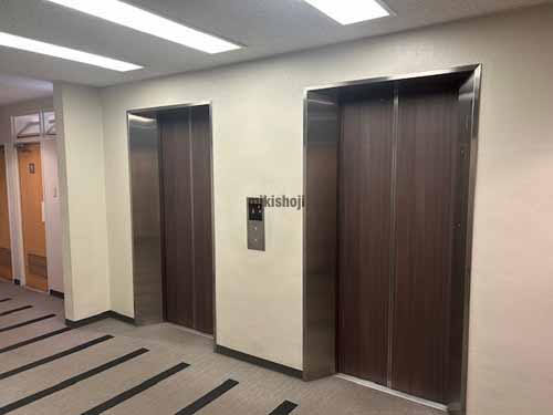 紙与天神ビル エレベーターホール1