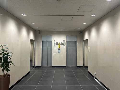 紙与天神ビル エレベーターホール2