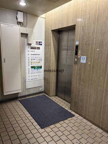 西新宿のニッカビル エレベーターホール1