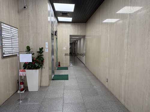 小伝馬町・大伝馬町の岡谷ビルディング エントランス1