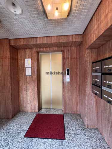 神宮前のニュー関口ビル エレベーターホール1