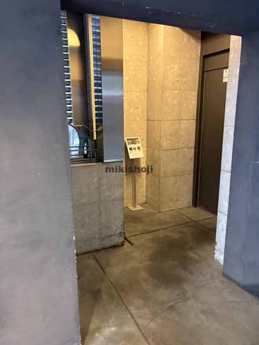 Floor and Walls Hacchobori エントランス1