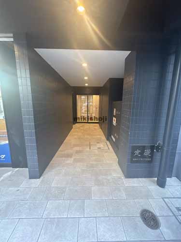 Floor and Walls Hacchobori エントランス2