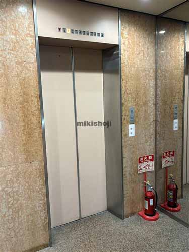 日本橋室町のＣＭビル エレベーターホール1