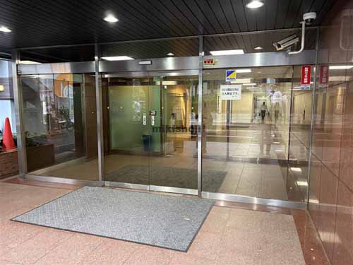 西新宿の新宿タツミビル エントランス1