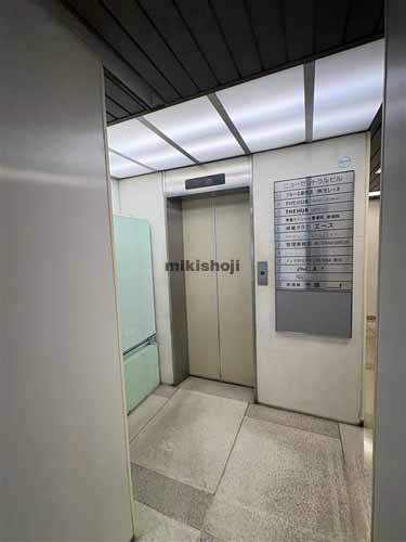 西新宿のニューセントラルビル エレベーターホール1