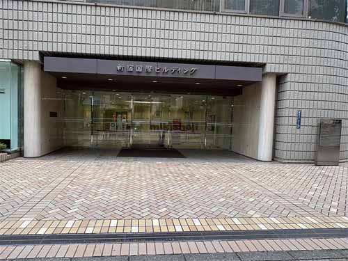 新宿国際ビル（新館） エントランス1