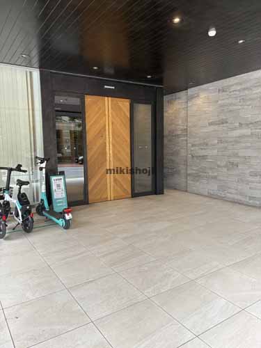 西新橋のフロンティア御成門 エントランス1