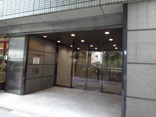 西新宿松屋ビル エントランス2