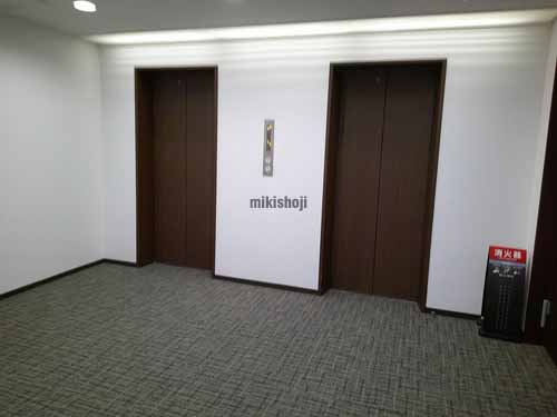 西新宿松屋ビル エントランス3