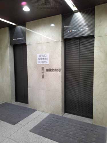 西新宿松屋ビル エントランス4